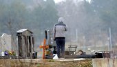 ŠTA SE KRIJE IZA OVOG POGREBNOG OBIČAJA: Bacanje zemlje u grob ima mračnu simboliku ŠTA SE KRIJE IZA OVOG POGREBNOG OBIČAJA: Bacanje zemlje u grob ima mračnu simboliku