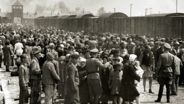 ИСТОРИЧАР УЗ ПОМОЋ АИ: Идентификовао нацисту са фотографије Холокауста