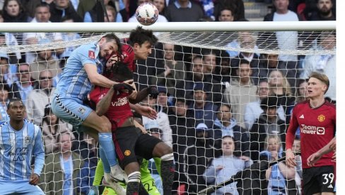 OVO MOŽE SAMO JUNAJTED: Vodili 3:0, pa se jedva plasirali u finale FA kupa (VIDEO)