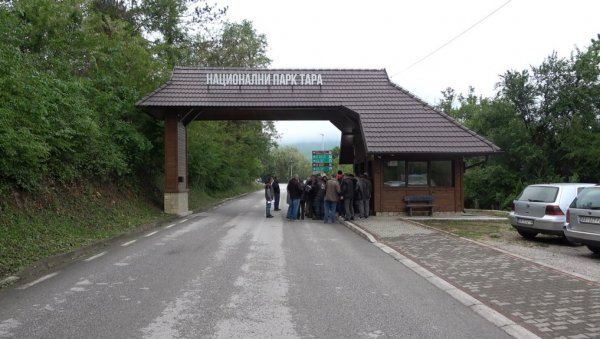 ПРВИ ПРОБЛЕМИ ПРИ НАПЛАТИ ТАКСЕ ЗА УЛАЗАК МОТОРНИМ ВОЗИЛИМА У ЗАШТИЋЕНО ПОДРУЧЈЕ   И Ужичани бесплатно у НП Тара