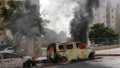 RAT NA BLISKOM ISTOKU: U Gazi ubijeno 10 osoba, dok su čekali u redu za hranu