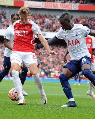 СЛЕДЕЋЕ ГОДИНЕ БЕЗ ДЕРБИЈА СЕВЕРНОГ ЛОНДОНА? Шта ако Тотенхем испадне у истој сезони у којој Арсенал освоји титулу?