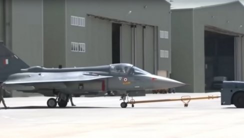 INDIJA SE UBRZANO NAORUŽAVA: Od HAL naručila 97 lakih lovaca tejas (VIDEO)