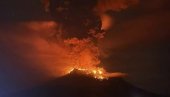 PROGLAŠEN ČETVRTI NIVO UZBUNE: Erupcija vulkana Ruang u Indoneziji (FOTO/VIDEO)