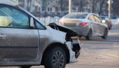 ČETVORO POVREĐENIH U DIREKTNOM SUDARU: Prešao u suprotnu traku i napravio karambol