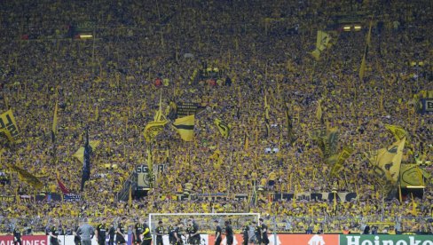 ХИТ НАД ХИТОВИМА! Борусија запевала Индиру Радић, па одушевила балкан (ВИДЕО)