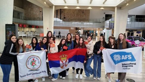 ĐACI IZ TURSKE U PARAĆINU ZA VASKRS: Evo kako su gimnazijalci dočekali goste iz Izmira (FOTO)