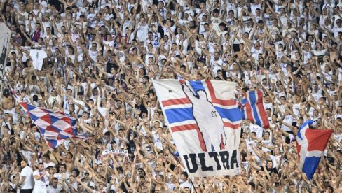 SPLIT U ŠOKU: Stigli brojni navijači, nose zastavu Krajina živi vječno! (FOTO)