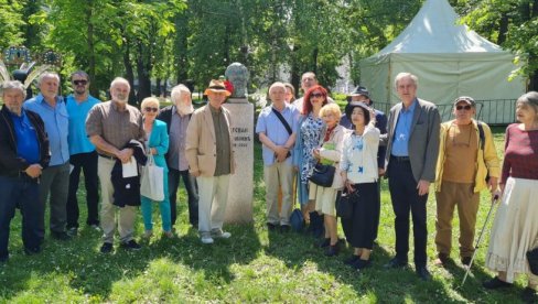 ĐURĐEVDANSKO OKUPLJANJE PESNIKA: Na Kalemegdanu srpski pisci govorili svoje i stihove Stevana Raičkovića