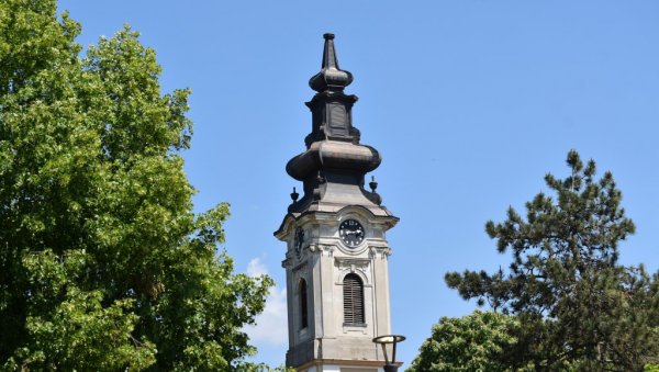 ЦРКВА У МОКРИНУ ДОБИЈА ПОЗЛАЋЕНИ КРСТ: Што је срушило невреме, поправиће донатори