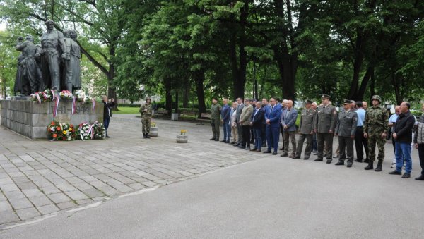 СЕЋАЊЕ НА НЕВИНЕ ЖРТВЕ: У Краљеву пригодно обележен Дан победе над фашизмом