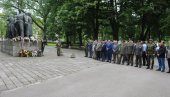 SEĆANJE NA NEVINE ŽRTVE: U Kraljevu prigodno obeležen Dan pobede nad fašizmom SEĆANJE NA NEVINE ŽRTVE: U Kraljevu prigodno obeležen Dan pobede nad fašizmom