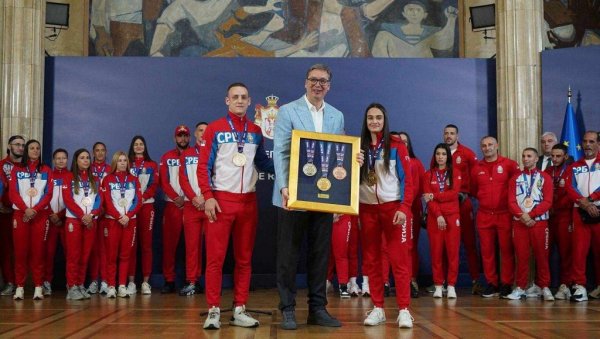 ПРЕДСЕДНИЧЕ ВУЧИЋУ, ХВАЛА ТИ! Влада Републике Србије наградила боксерске шампионе и њихове тренере за успехе на Европском првенству