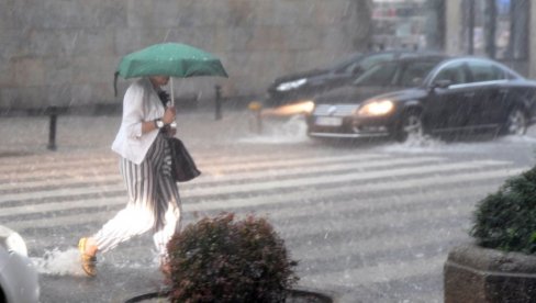 NAJNOVIJE UPOZORENJE RHMZ: Upaljeni meteoalarmi - popodne stiže nevreme