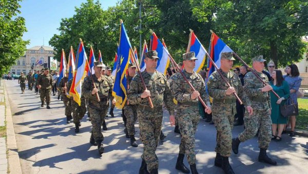 СРПСКА ОБЕЛЕЖИЛА КРСНУ СЛАВУ  ВОЈСКЕ РС - ВИДОВДАН: Васпитани смо на основу косовског мита, то припада сваком Србину, истиче Додик