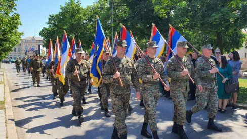 СРПСКА ОБЕЛЕЖИЛА КРСНУ СЛАВУ  ВОЈСКЕ РС - ВИДОВДАН: Васпитани смо на основу косовског мита, то припада сваком Србину, истиче Додик