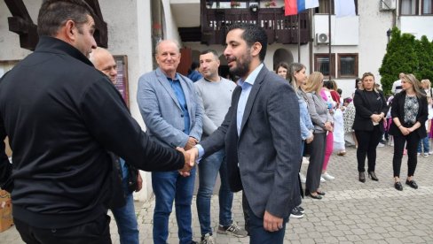 TRI TONE GORIVA ZA OPŠTINU GROCKA: Momirović - Vlada Srbije uputila je pomoć za  razvoj lokalne privrede (FOTO)