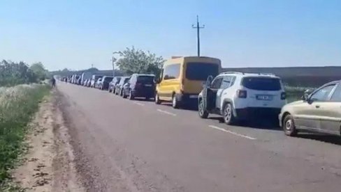 ШТА СЕ ТО ДЕШАВА У УКРАЈИНИ, СВИ БЕЖЕ: Стотине аутомобила на граници са Пољском, настао потпуни колапс ШТА СЕ ТО ДЕШАВА У УКРАЈИНИ, СВИ БЕЖЕ: Стотине аутомобила на граници са Пољском, настао потпуни колапс