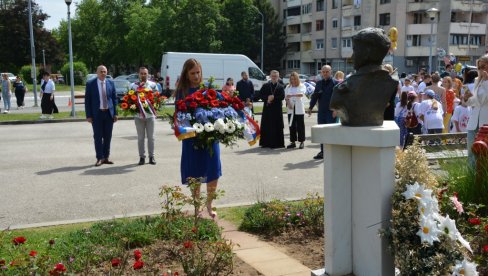 POČAST ZA NAJMLAĐEG BORCA: Milica Đurđević Stamenkovski u Doboju