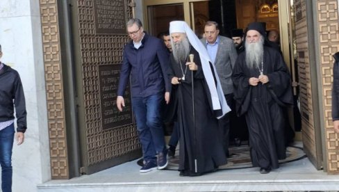 ВУЧИЋ У ХРАМУ СВЕТОГ САВЕ: Председник присуствује помену за настрадале у паду надстрешнице у Новом Саду