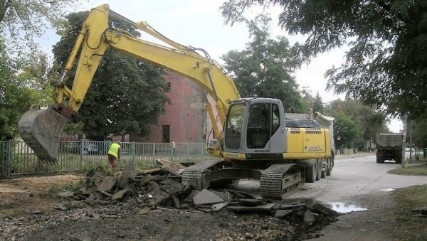 У ТРУДБЕНИЧКОЈ НАЈВИШЕ ПОСЛА: У Костолцу приоритет асфалт и топловод