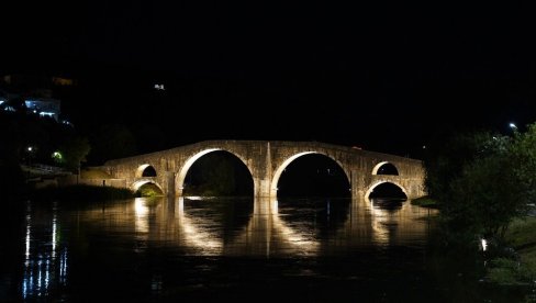 ARSLANAGIĆ/PEROVIĆA MOST U PUNOM SJAJU: Jedan od simbola Grada Trebinja i zvanično dobio novo osvetljenje