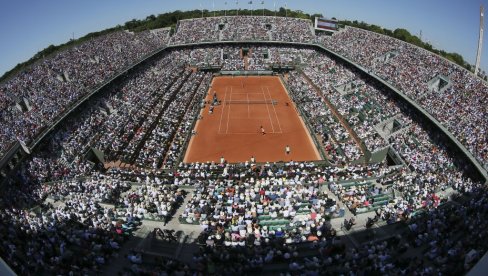 RUSKINJA NIJE IZDRŽALA: Italijanka je u četvrtfinalu Rolan Garosa