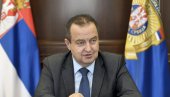 ТО ЈЕ ЈАСНА ЖЕЉА ЗА ИЗАЗИВАЊЕМ ГРАЂАНСКОГ РАТА Дачић најоштрије осудио дивљање блокадера испред куће Милошва Вучевића у Новом Саду