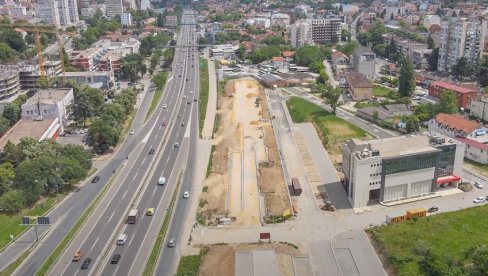 PARKING I STANICA KOD TOPOLSKIH ŠUPA:  Uz parkirališta na Autokomandi gradiće se autobuska ispostava