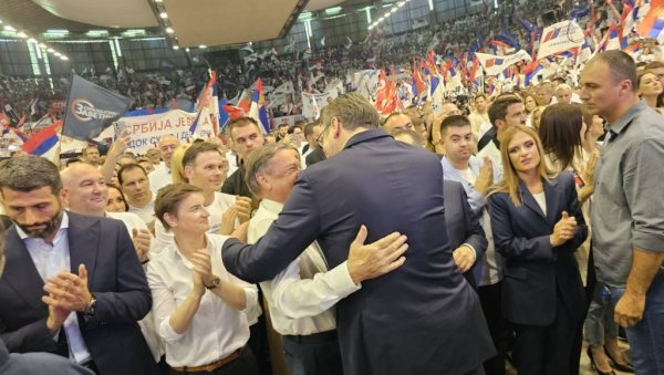 ГРАДОНАЧЕЛНИК ЉУБЉАНЕ НА МИТИНГУ У БЕОГРАДУ: Зоран Јанковић дошао да пружи подршку листи Александра Вучића пред локалне изборе