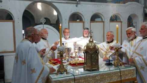 LITURGIJA OSAM STARIH PROTA: Nesvakidašnja služba u Sabornoj crkvi u Valjevu