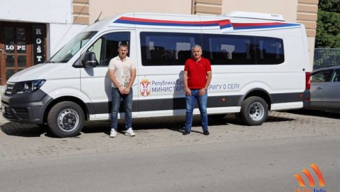 KROZ PROGRAM MINISTARSTVA ZA BRIGU O SELU: Minibus za opštinu Sečanj