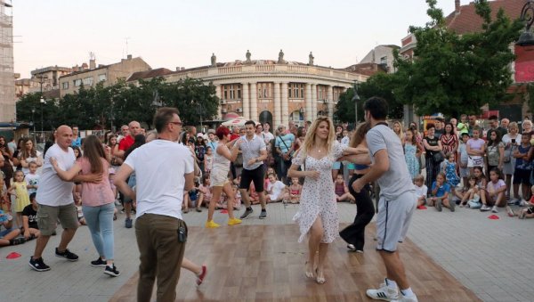 НА ЛИСТИ 72 РОДА, СВАКО БИРА ШТА ЈЕ: Светски идеолози џендеризма намећу нам правила по којима су полови мушко и женско превазиђени