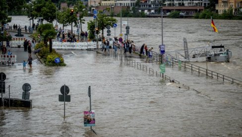 NEKOLIKO VAGONA ISKOČILO IZ ŠINA: Haos u Nemačkoj zbog klizišta, nevreme napravilo brojne probleme