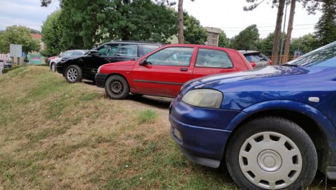 NIČU DVE GARAŽE: Kraljevčani rešavaju višegodišnji problem parkiranja u centru