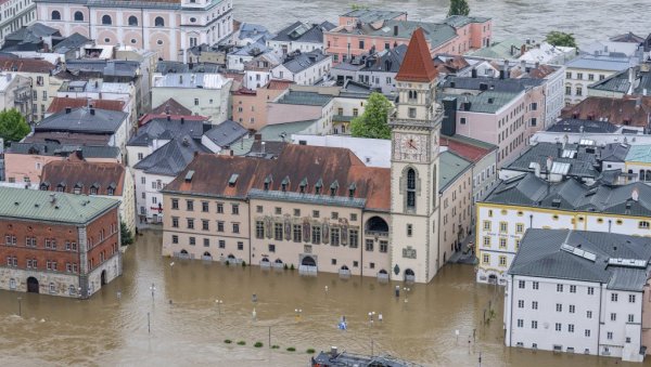 НЕМАЧКА ПОД ВОДОМ: Драматична ситуација у Баварској - на снази највиши степен упозорења (ФОТО)