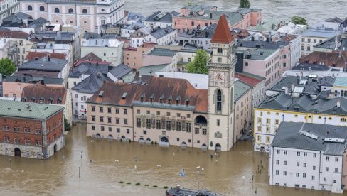 НЕМАЧКА ПОД ВОДОМ: Драматична ситуација у Баварској - на снази највиши степен упозорења (ФОТО)