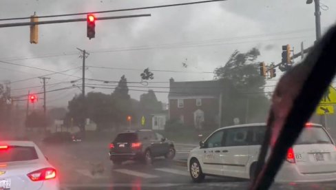 DETE POGINULO U NALETU TORNADA: Razorna oluja nosila sve pred sobom, povređeno nekoliko ljudi (VIDEO)