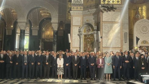 МОЛЕБАН У ХРАМУ СВЕТОГ САВЕ: Свечаном чину присуствовали председник Вучић и Додик (ФОТО/ВИДЕО)