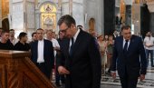 VUČIĆ POSLE MOLEBANA U HRAMU SVETOG SAVE: Srpski narod najviše želi mir, jer je najveću cenu uvek plaćao kada mira bilo nije (FOTO)