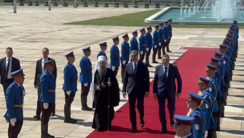 ПРИЈЕМ ИСПРЕД ПАЛАТЕ СРБИЈА:  Председник Вучић дочекао званичнике из Републике Српске (ВИДЕО)