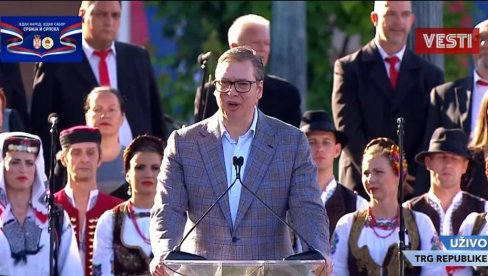 VUČIĆ: Sada će ekskurzije ići u Srpsku, pa kada upoznamo naše zemlje, onda možemo da upoznajemo i svet