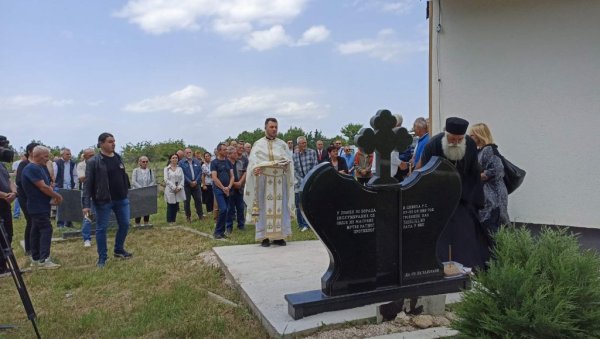 ЧЕМЕРНО БЕЗ ЖИВОТА, ОСТАЛИ САМО ГРОБОВИ: Обележене 32 године од масакра цивила у српском селу код Сарајева