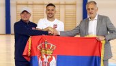 ZAVIJORILA SE SRPSKA TROBOJKA! Ministar Gajić predao Piksiju zastavu pred put na EURO 2024