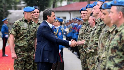 MINISTAR GAŠIĆ OBIŠAO GARDU VOJSKE SRBIJE: Ova jedinica simbol je časti i profesionalizma (FOTO)