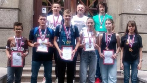 OSVOJILI PREGRŠT MEDALJA: Uspeh valjevskih matematičara na Međunarodnom takmičenju u Kragujevcu