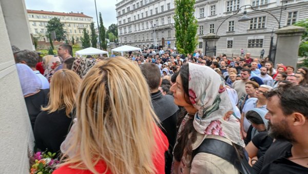 БЕОГРАД СЛАВИ СПАСОВДАН: Патријарх служи литургију у Вазнесењској цркви - Спасовданска литија креће у 19 часова