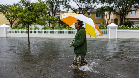 ФЛОРИДА ПОД ВОДОМ: Услед урагана Милтон ниво мора већи за 150 до 300 центиметара