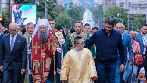 ОДРЖАНА СПАСОВДАНСКА ЛИТИЈА У БЕОГРАДУ: Кивот са моштима Јустина Ћелијског положен у Храму Светог Саве (ФОТО/ВИДЕО)