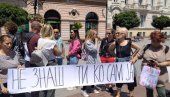 PROTESTOVALI NASTAVNICI U NOVOM SADU: Roditeljima i đacima dato previše prava, nastavnicima uskraćena